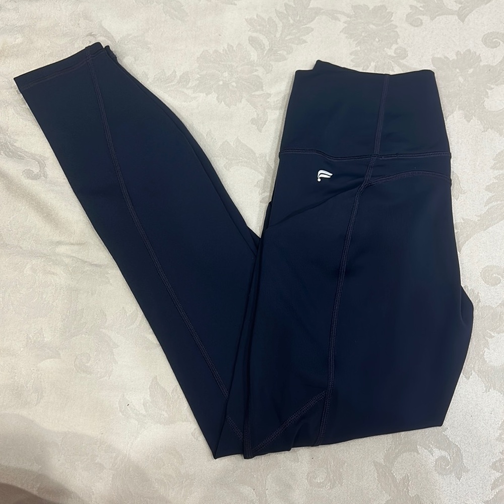 navy blue Fabletics leggings with pockets